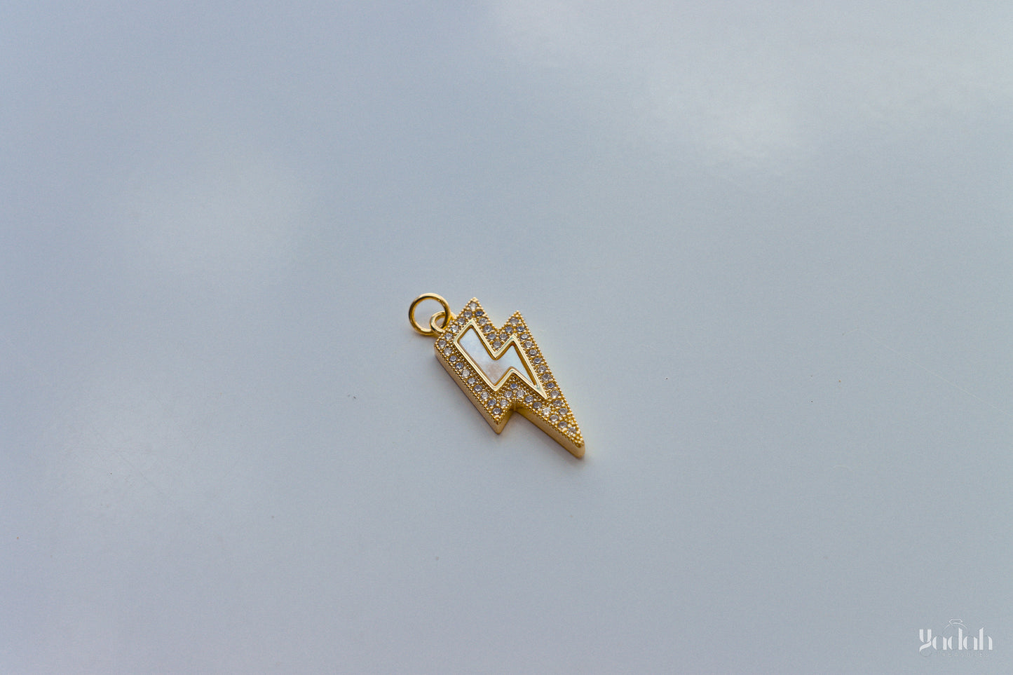 Rayo con Blanco Charm