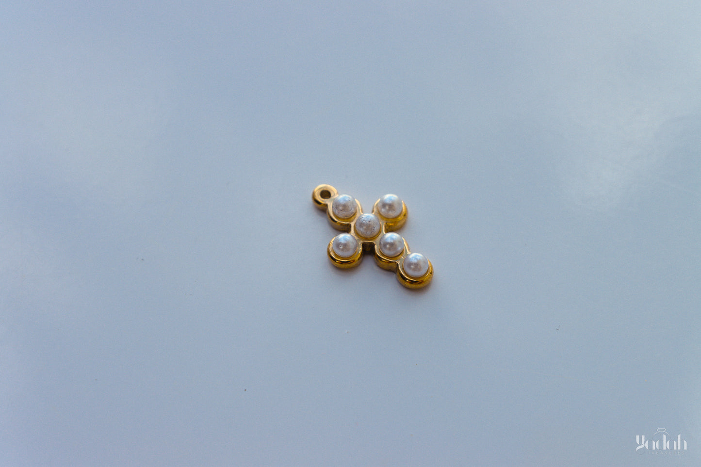 Cruz con Perlas Mini Charm