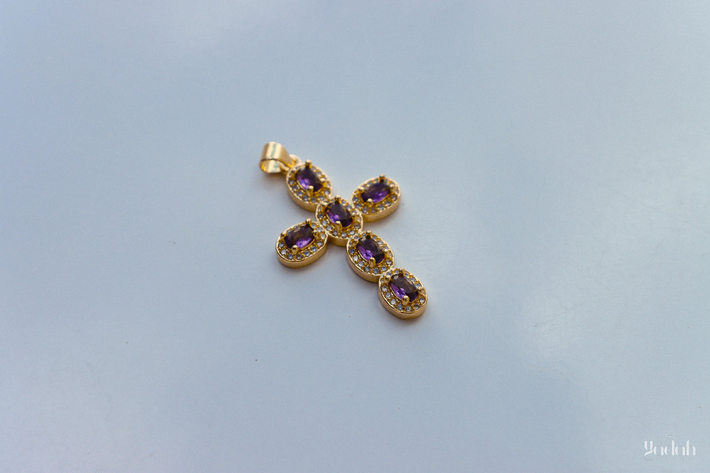 Cruz Violeta Charm