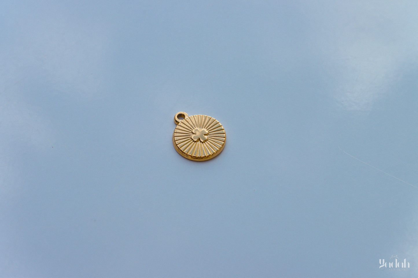 Cruz Mini Círculo Charm