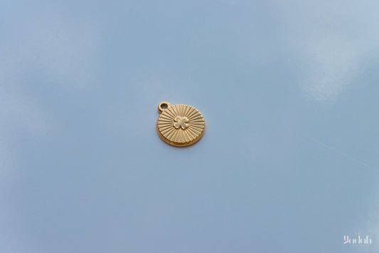 Cruz Mini Círculo Charm