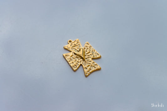 Cruz con Corazón Charm